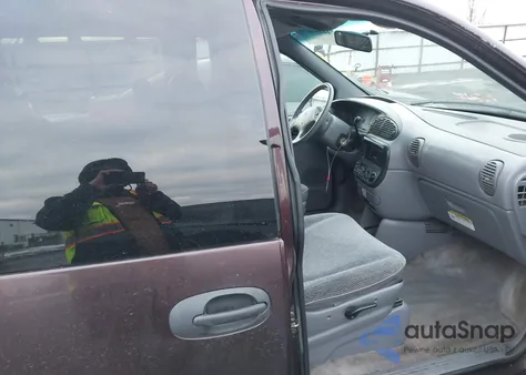 1997 Plymouth Grand Voyager Se z USA, uszkodzony, nr VIN 1P4GP44R9VB390517